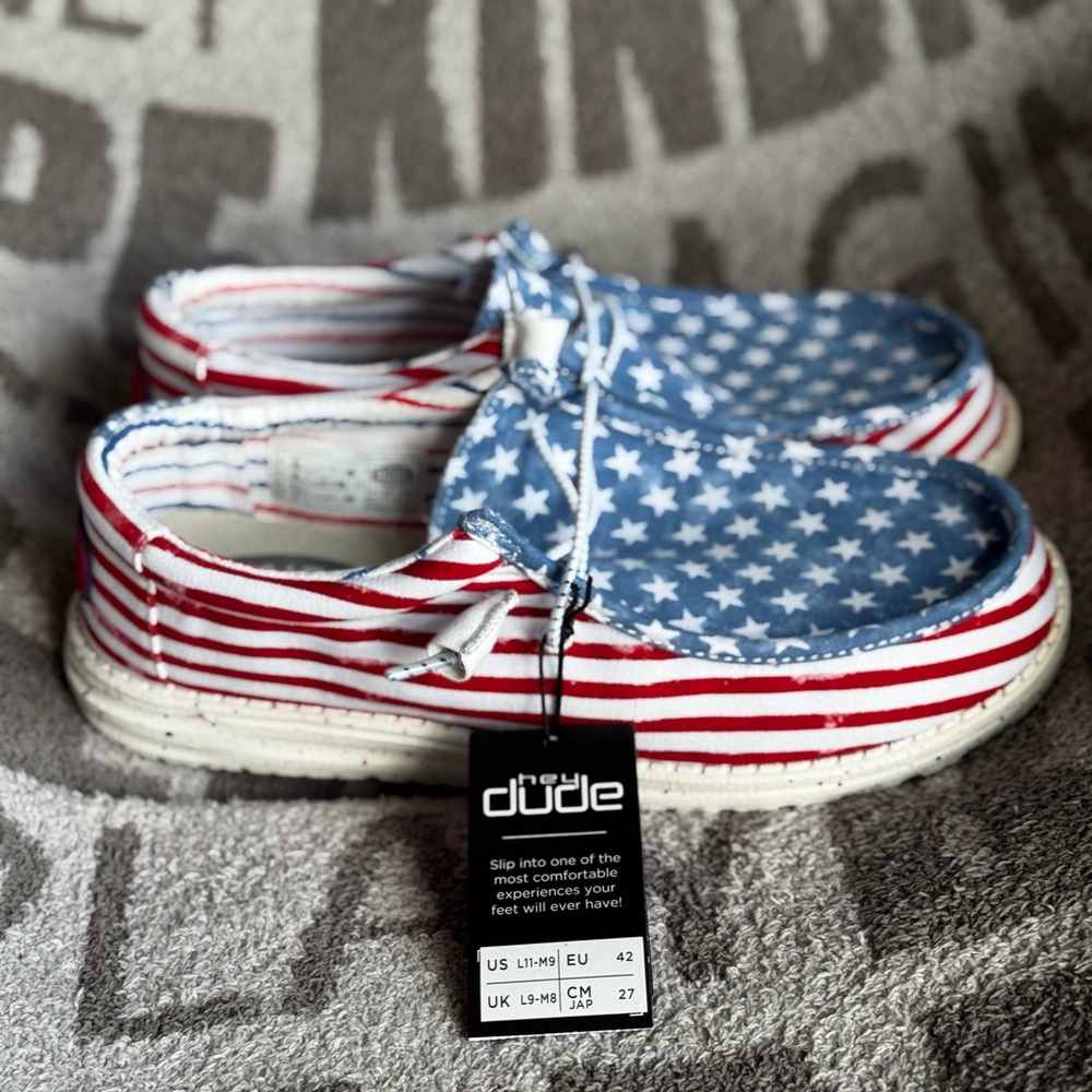 Hey Dude wally patriotic star and stripes Men 9 NWT
